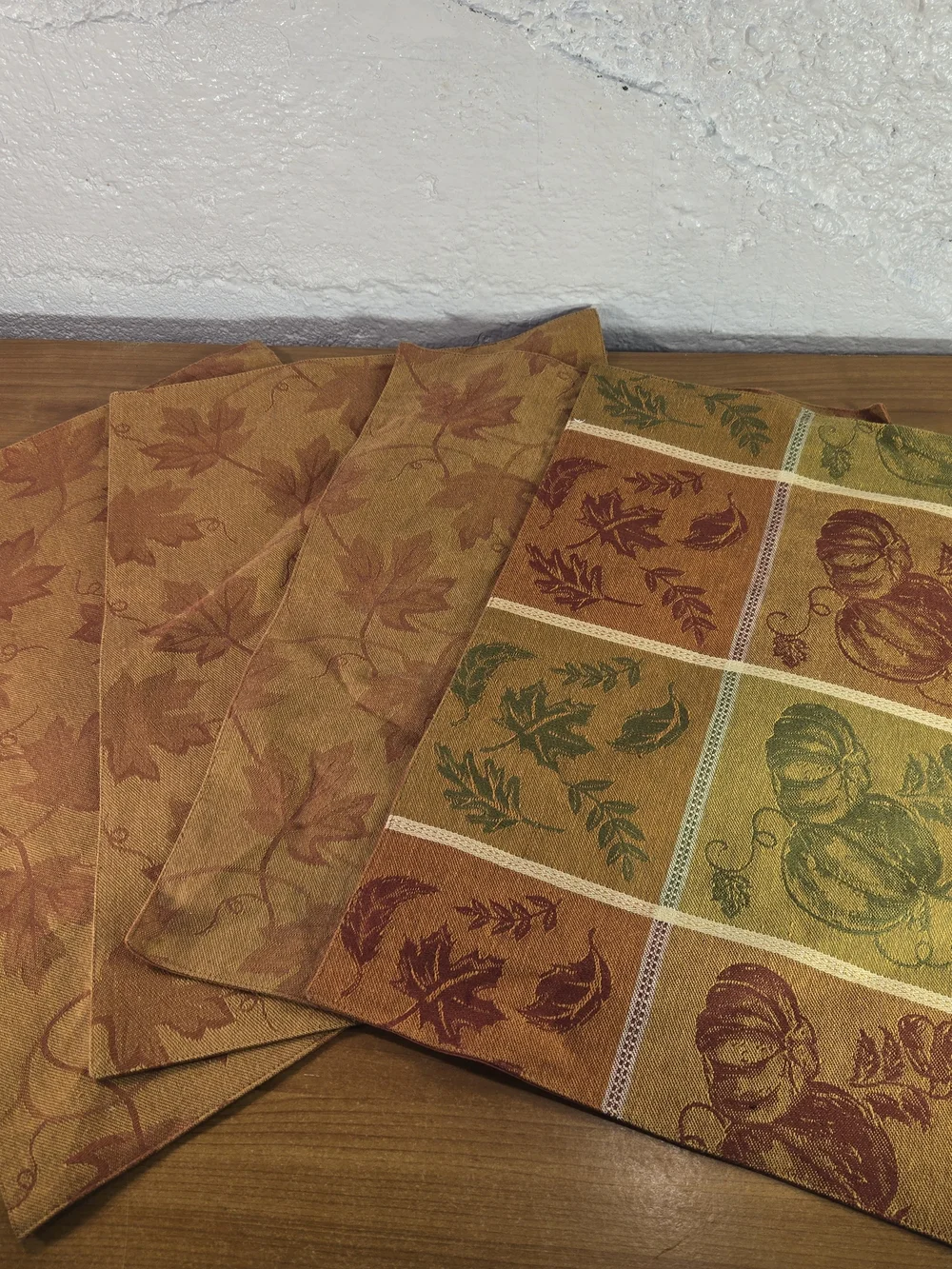 Lot of 4 Fall Placemats 100% Cotton Autumn Pumpkin Leaf Reversible